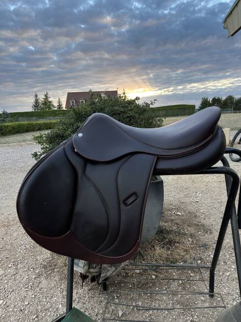 Selle d'obstacle Devoucoux Biarritz O 17,5" (2025) &mdash; Ex
