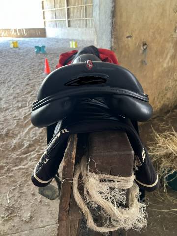 Selle &eacute;quipe taille 18 mod&egrave;le EK go carbone
