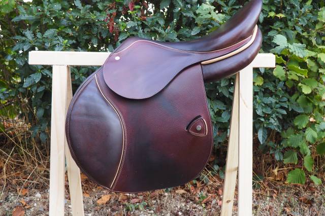 Selle 17,5 pouces mixte marron, qualit&eacute; excellente