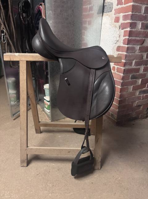 Selle thorowgood compact t8 / taille 17,5&nbsp;&raquo;