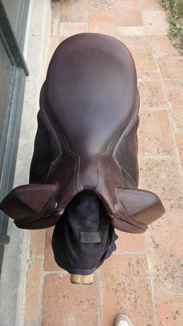 Magnifique selle de dressage Flex On 17,5 pouces Havan 