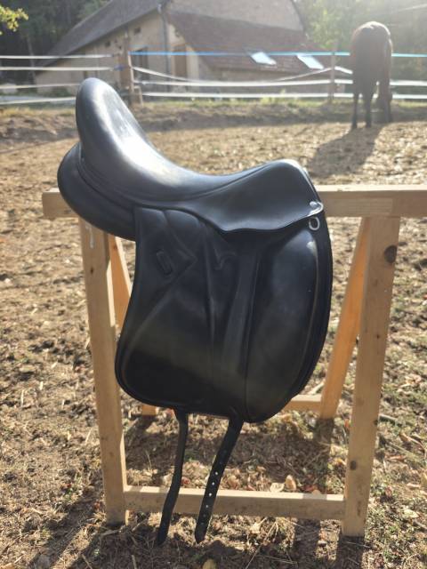 Selle de dressage Devoucoux Makila S 17.5" (2016)