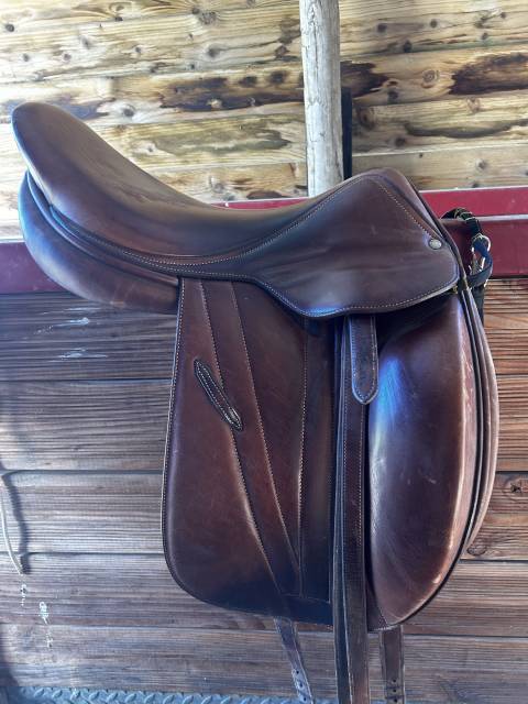 Selle de dressage butet 