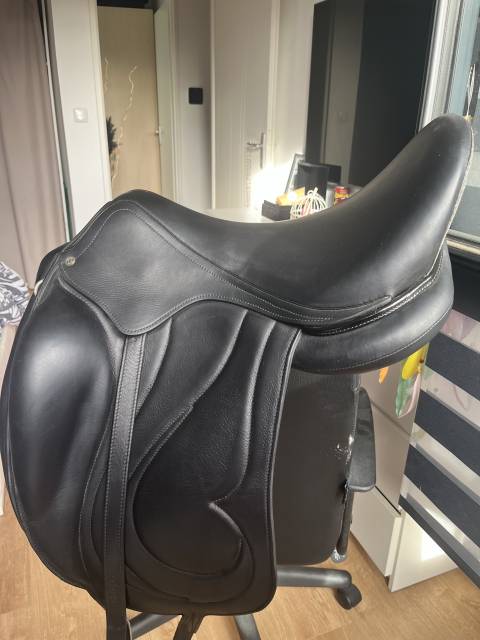 selle de dressage antares mod&egrave;le cadence 