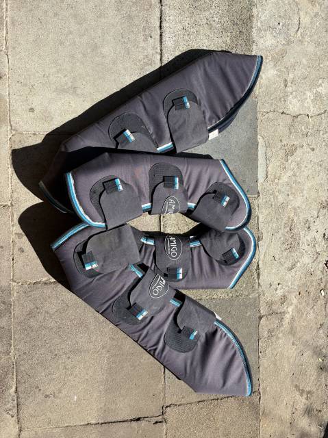 Gu&ecirc;tres de transport Amigo by Horseware taille cob (poney/petit cheval)