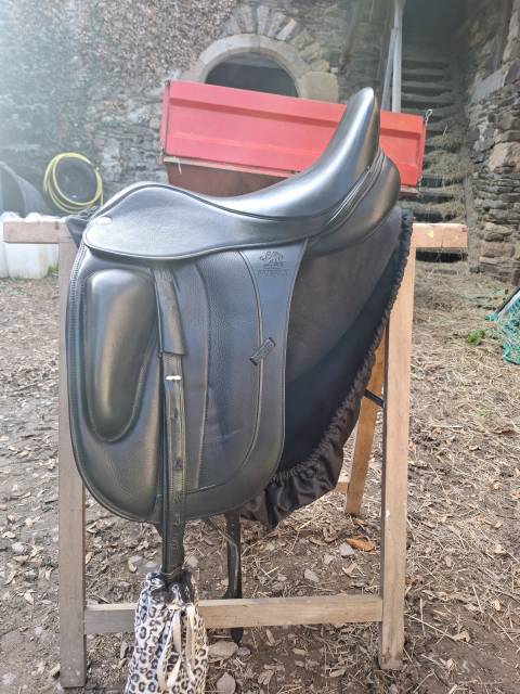 Selle Fairfax deluxe low wither monoflap dressage 17.5"