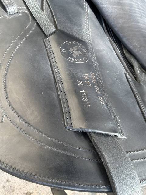Selle de dressage CWD