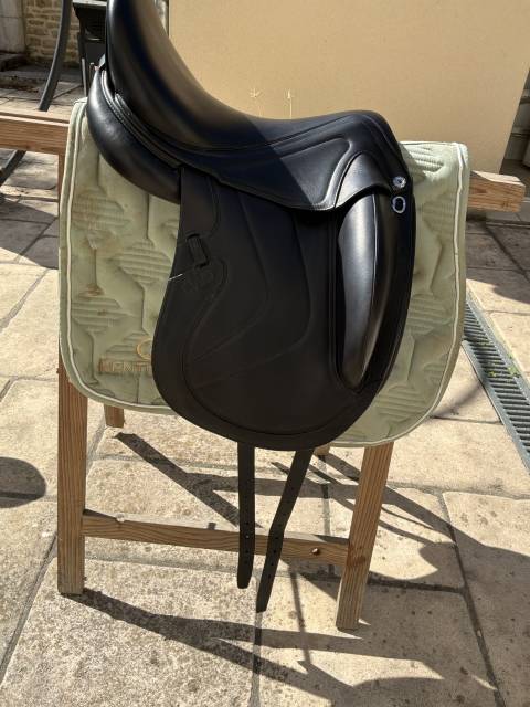 Selle de dressage CWD