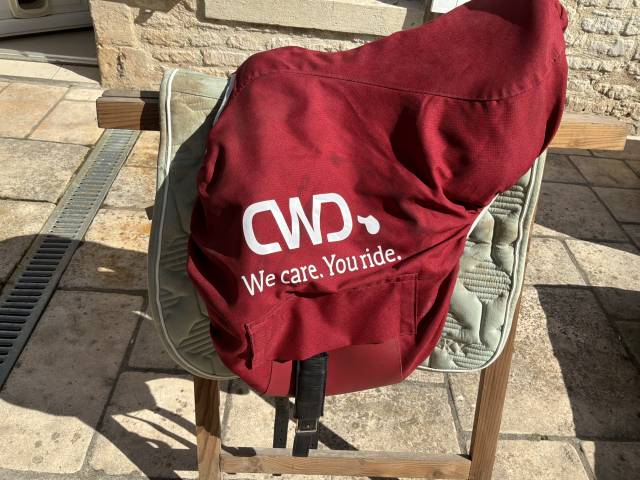 Selle de dressage CWD