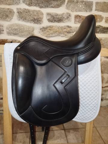 Selle dressage Antares Signature 17 pouces 