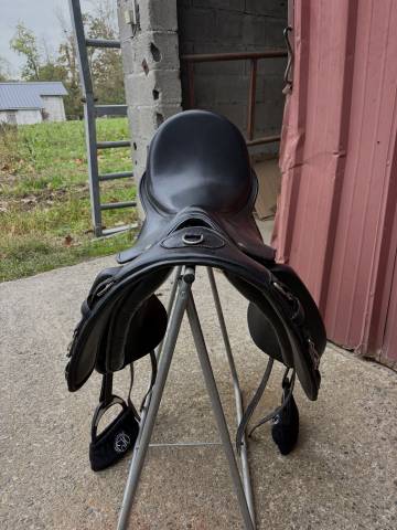 Selle de dressage ZALDI SANJORGE 16,5 pouces