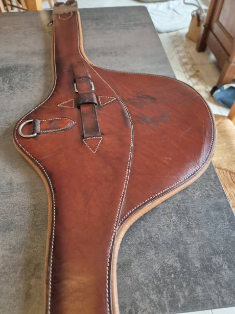 Sangle bavette  cuir fauve