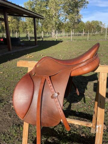 Selle en cuir fouilloux 17 pouces