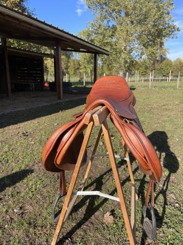 Selle en cuir fouilloux 17 pouces