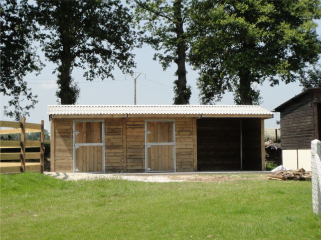 Boxes et Abris Chevaux - Cheval Liberté