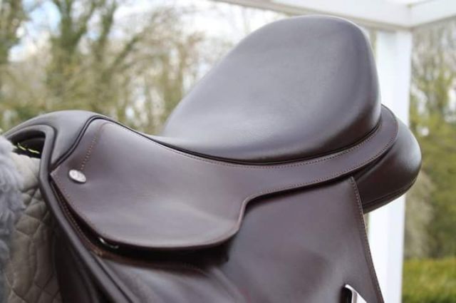 Selle Bates mixte 17.5