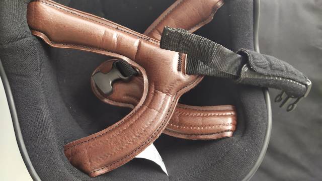 Bombe LAS Cross taille 55 + Housse + Casaque noire