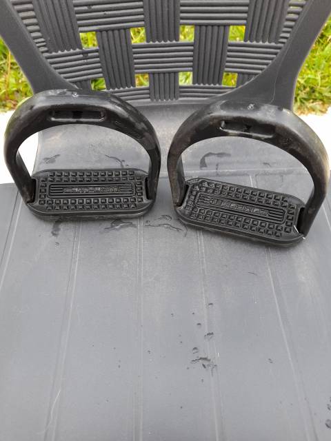 Etrier compositi junior 