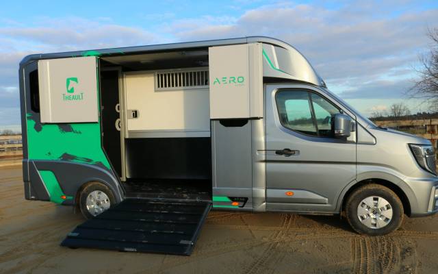 Location camion pour chevaux secteur LYON