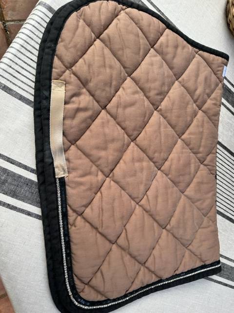 TAPIS CRISTINA SPORT BEIGE ET NOIR