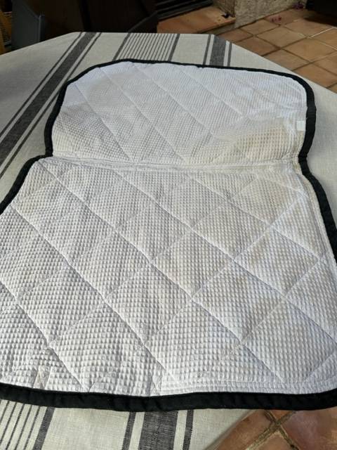 TAPIS CRISTINA SPORT BEIGE ET NOIR