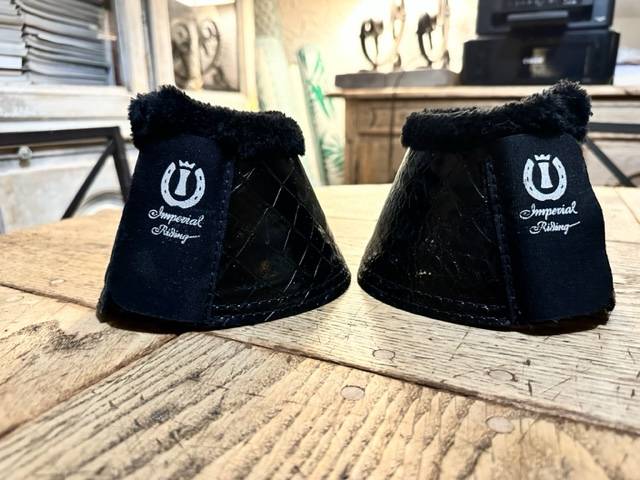 SUPERBES CLOCHES IMITATION CROCO NOIR