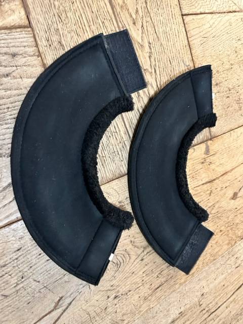 SUPERBES CLOCHES IMITATION CROCO NOIR