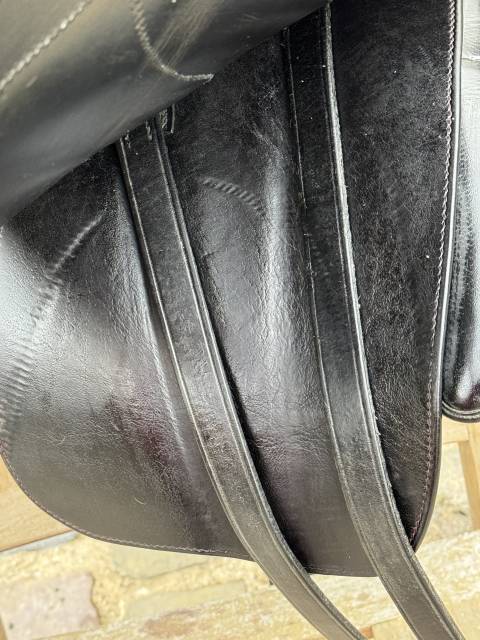 Selle de dressage