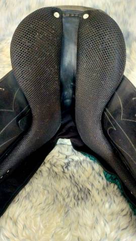 Selle dressage devoucoux 17"