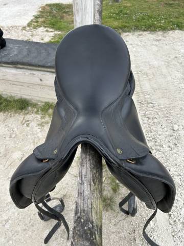 Selle de dressage parfait état 