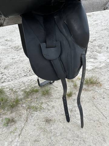 Selle de dressage parfait état 