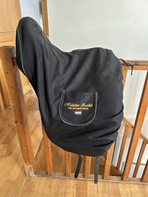 Selle de dressage parfait état 