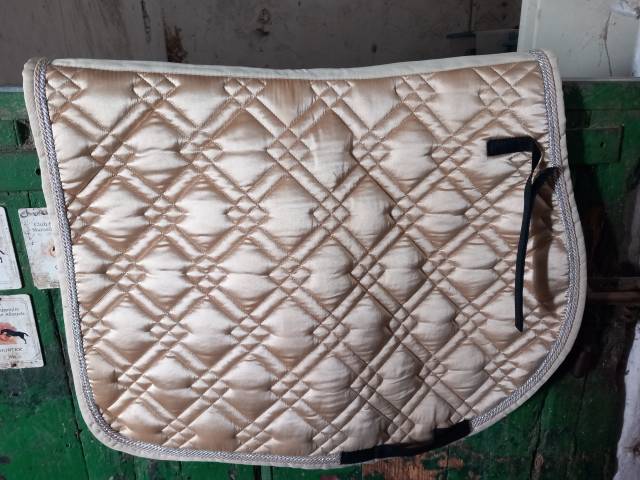 Tapis d'&eacute;quitation couleur Or