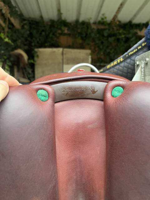 Selle 17 pouces Équipe 2023