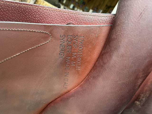 Selle 17 pouces Équipe 2023