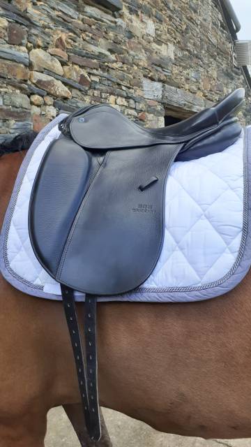 Selle de dressage Stubben Genesis Special