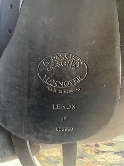 Selle de dressage 17 pouce - bon état général