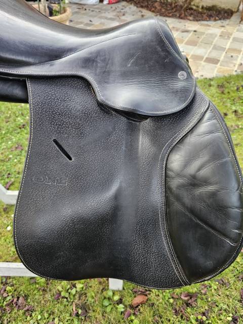 Selle Jump'in One noire 17 pouces à vendre