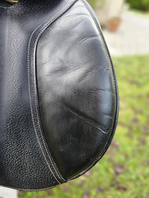 Selle Jump'in One noire 17 pouces à vendre