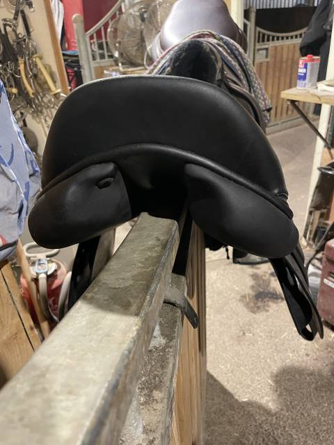 Selle Rebelle noire 17,5