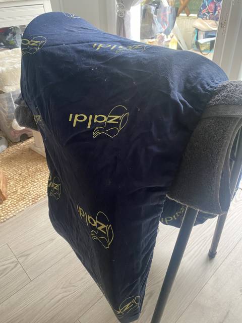 Selle dressage Zaldi modèle PLATINIUM taille 17