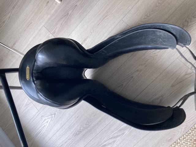 Selle dressage Zaldi modèle PLATINIUM taille 17