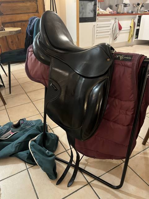 Selle de dressage 