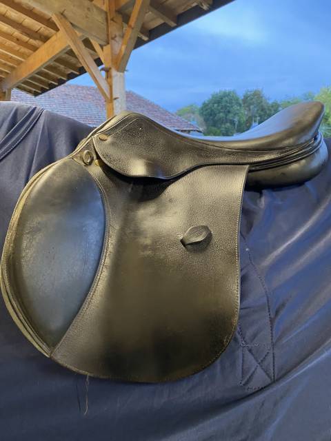 Selle mixte noire 17,5 pouces 