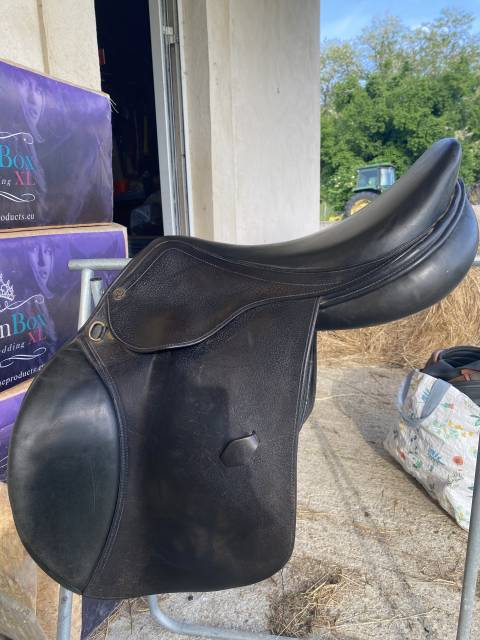 Selle mixte noire 17,5 pouces 