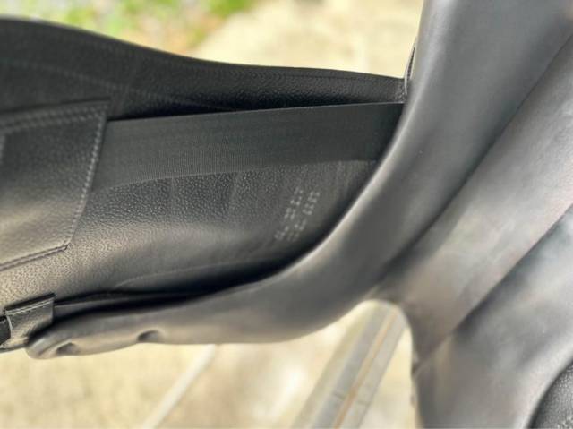 Selle dressage Aulion Noire 17 pouces 