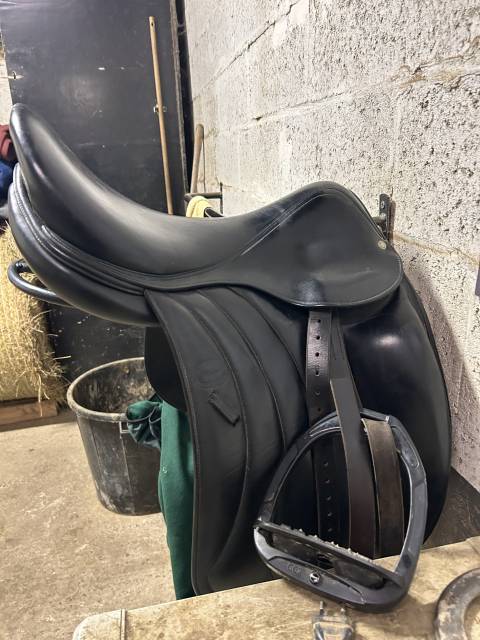 Selle de dressage devoucoux 