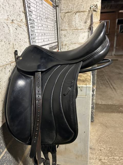 Selle de dressage devoucoux 
