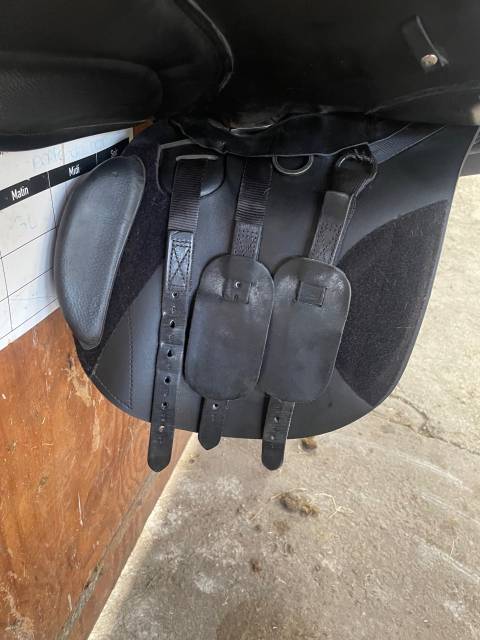 SELLE THORROWGOOD 17,5 NOIR