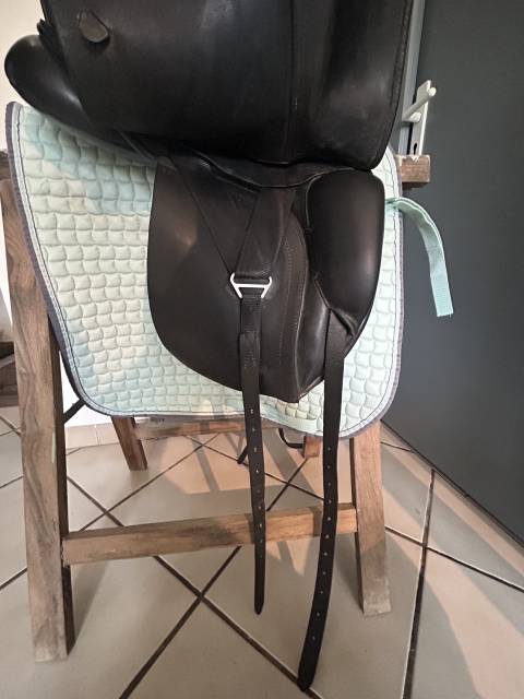 Selle dressage 17.5 pouces 